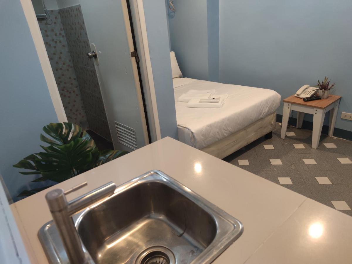 Glory Hotel Cubao Кесон Сити Екстериор снимка